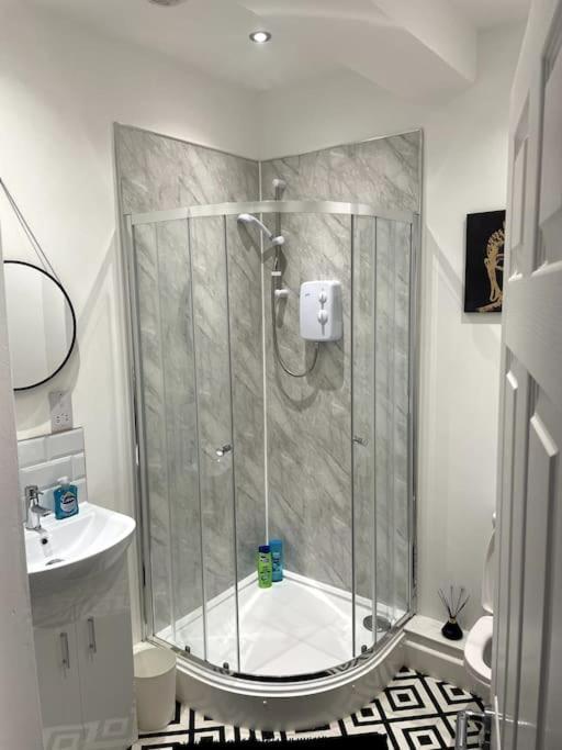 #4Bs 1 Bed Serviced Apartment Derby Exterior foto